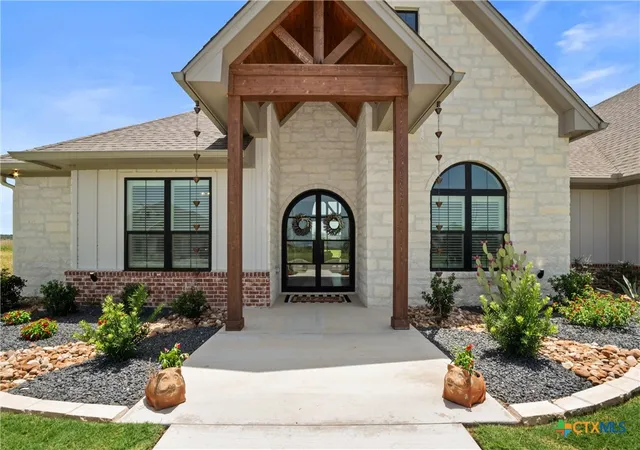 Photo 3 of Single family home for sale at 1602 Hunt Dr, Salado, TX 76571 | MLS# 618413 | Listing updated on 2026-08-26