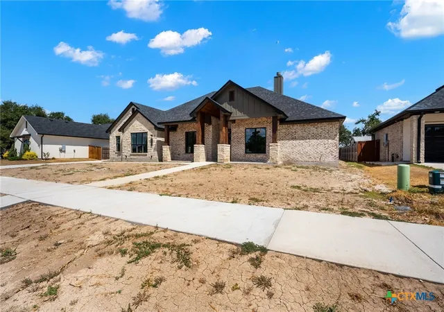 Photo 3 of Sale Pending at 1112 Fairfax Dr, Temple, TX 76502 | MLS# 618528 | Listing updated on 2026-10-04