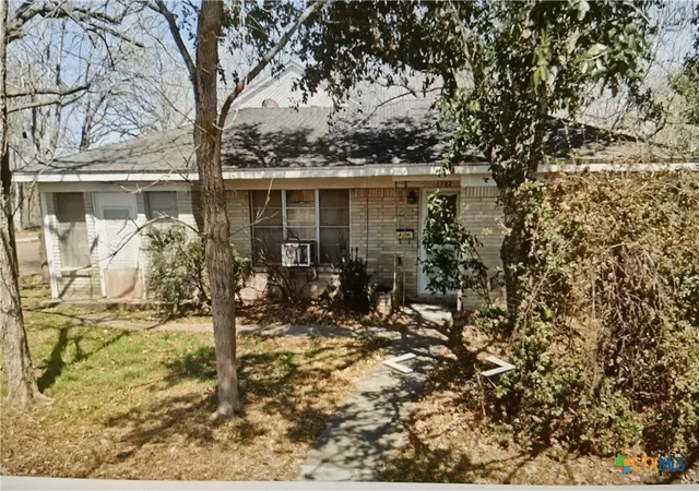 Photo 1 of Single family home for sale at 1702 Woodlawn St, Victoria, TX 77901 | MLS# 616383 | Listing updated on 2026-08-28