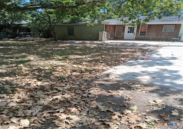 Photo 3 of Single family home for sale at 1702 Woodlawn St, Victoria, TX 77901 | MLS# 616383 | Listing updated on 2026-08-28