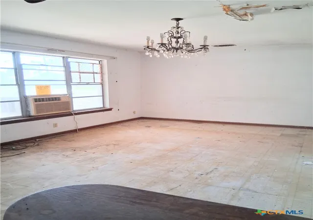 Photo 4 of Single family home for sale at 1702 Woodlawn St, Victoria, TX 77901 | MLS# 616383 | Listing updated on 2026-08-28