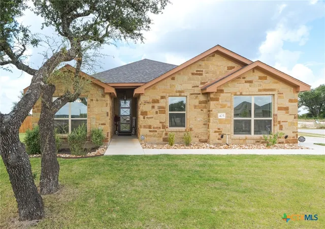 Photo 1 of Sale Pending at 425 Ridge Crst Dr, Copperas Cove, TX 76522 | MLS# 618644 | Listing updated on 2026-08-27