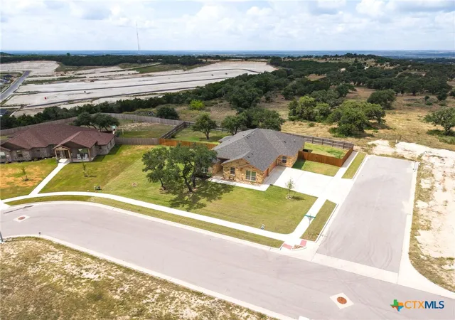 Photo 2 of Sale Pending at 425 Ridge Crst Dr, Copperas Cove, TX 76522 | MLS# 618644 | Listing updated on 2026-08-27