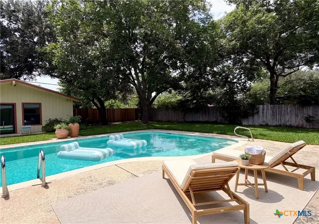 Photo 1 of Single family home for sale at 141 Oaklane Dr, Universal City, TX 78148 | MLS# 618645 | Listing updated on 2026-09-07