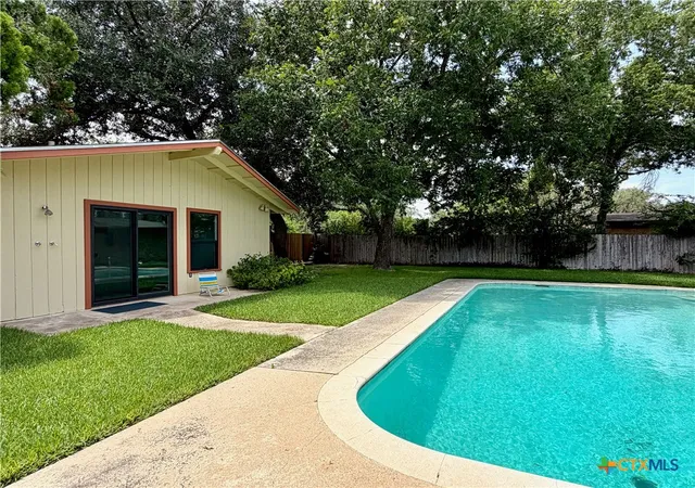 Photo 2 of Single family home for sale at 141 Oaklane Dr, Universal City, TX 78148 | MLS# 618645 | Listing updated on 2026-09-07