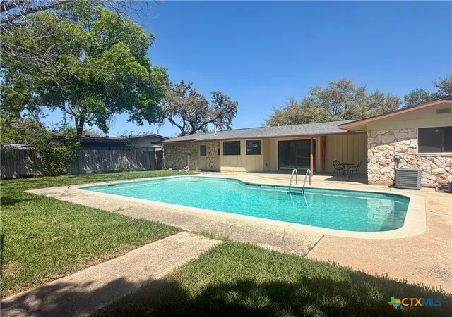 Photo 3 of Single family home for sale at 141 Oaklane Dr, Universal City, TX 78148 | MLS# 618645 | Listing updated on 2026-09-07