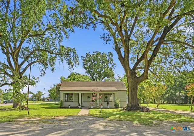 Photo 1 of Single family home for sale at 101 Bowie St, Martindale, TX 78655 | MLS# 618667 | Listing updated on 2026-09-01