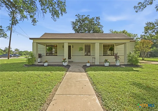 Photo 2 of Single family home for sale at 101 Bowie St, Martindale, TX 78655 | MLS# 618667 | Listing updated on 2026-09-01