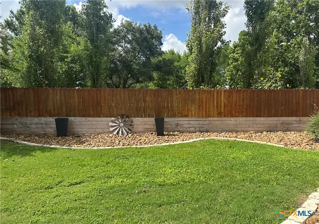 Listing Photo 5 - Condo for sale in building located at 231 Navarro Xing St, Seguin, TX 78155 - Unit #7B