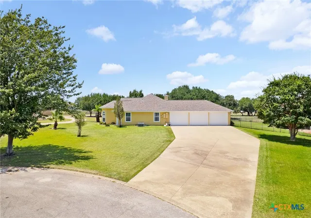 Photo 2 of Sale Pending at 348 Skyline Dr, Copperas Cove, TX 76522 | MLS# 618683 | Listing updated on 2026-09-11