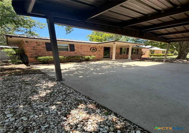 Photo 3 of Single family home for sale at 211 County Rd 128, Gatesville, TX 76528 | MLS# 618720 | Listing updated on 2026-09-07
