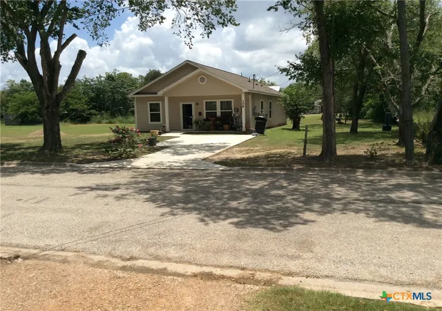 Photo 1 of Single family home for sale at 106 Center St, Cuero, TX 77954 | MLS# 616709 | Listing updated on 2026-08-20