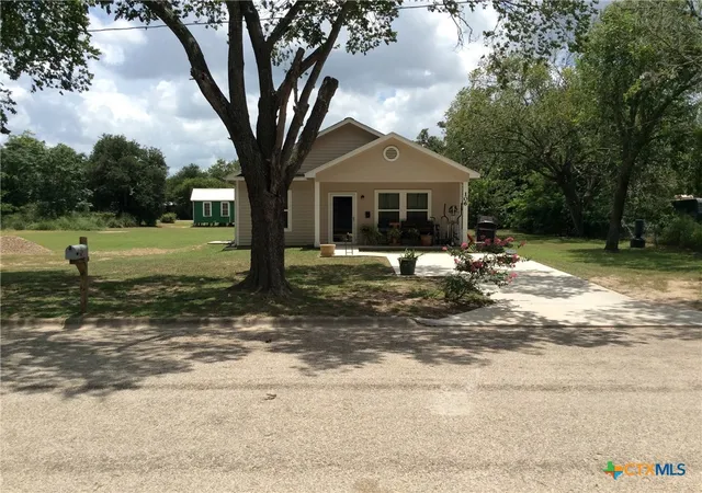 Photo 2 of Single family home for sale at 106 Center St, Cuero, TX 77954 | MLS# 616709 | Listing updated on 2026-08-20