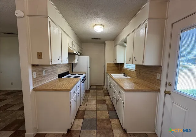 Listing Photo 5 - Condo for sale in building located at 1203 Willow Springs Rd, Killeen, TX 76549