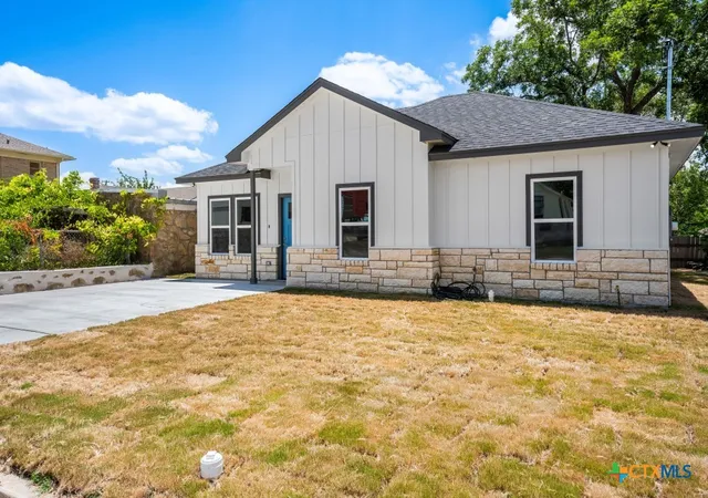 Photo 3 of Single family home for sale at 606 Bridge St, Gatesville, TX 76528 | MLS# 618811 | Listing updated on 2026-08-07