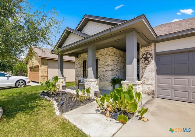 Photo 2 of Single family home for sale at 318 Brushy Crk, Victoria, TX 77904 | MLS# 618836 | Listing updated on 2026-09-10