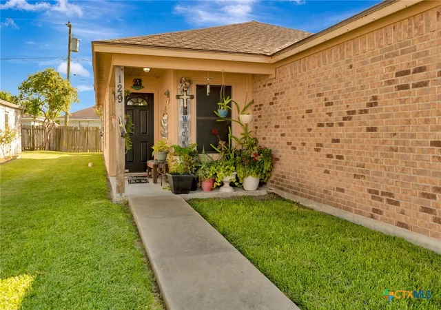 Photo 2 of Single family home for sale at 129 Avant Garde Dr, Victoria, TX 77901 | MLS# 618845 | Listing updated on 2026-09-10