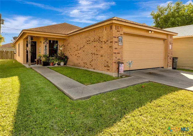 Photo 2 of Single family home for sale at 129 Avant Garde Dr, Victoria, TX 77901 | MLS# 618845 | Listing updated on 2026-09-10