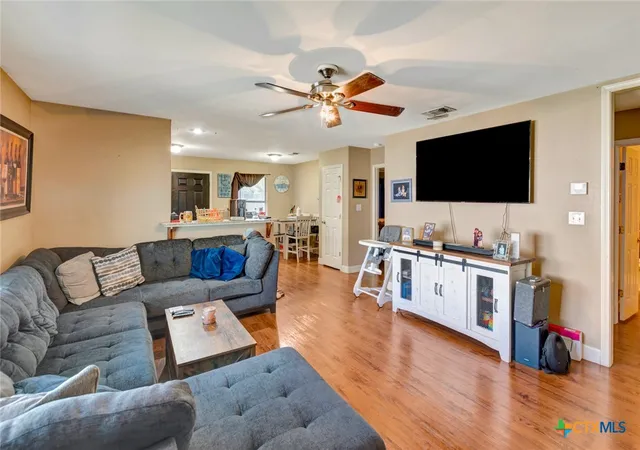 Photo 3 of Single family home for sale at 129 Avant Garde Dr, Victoria, TX 77901 | MLS# 618845 | Listing updated on 2026-09-10