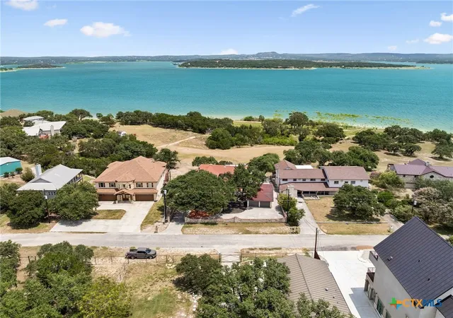 Photo 1 of Single family home for sale at 408 Edge Hl Dr, Canyon Lake, TX 78133 | MLS# 618865 | Listing updated on 2026-08-31