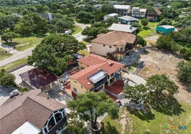 Photo 3 of Single family home for sale at 408 Edge Hl Dr, Canyon Lake, TX 78133 | MLS# 618865 | Listing updated on 2026-08-31