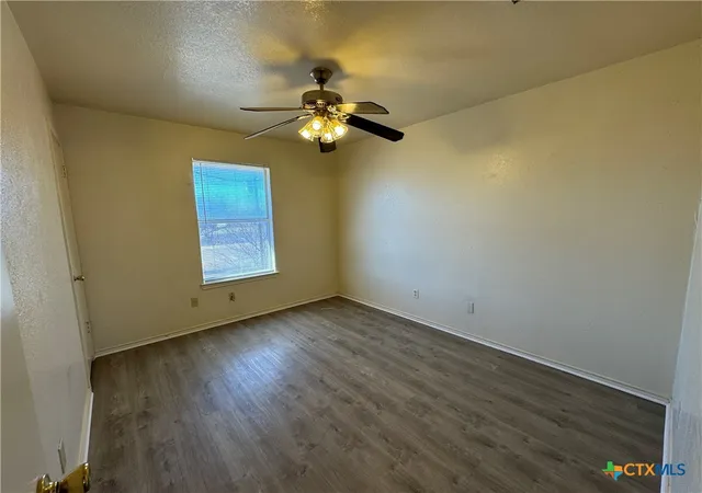 Listing Photo 2 - Condo for sale in building located at 1709 Cedarhill Dr, Killeen, TX 76543 - Unit #