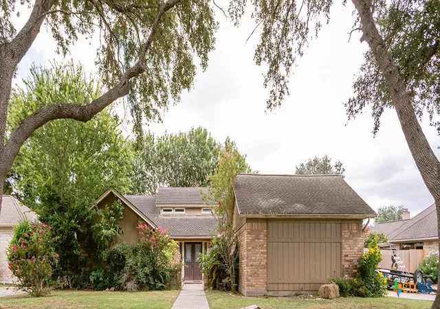 Photo 1 of Sale Pending at 402 Chimney Rock Dr, Victoria, TX 77904 | MLS# 619274 | Listing updated on 2026-08-11