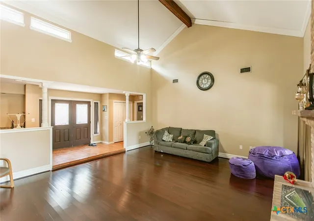 Photo 3 of Sale Pending at 402 Chimney Rock Dr, Victoria, TX 77904 | MLS# 619274 | Listing updated on 2026-08-11