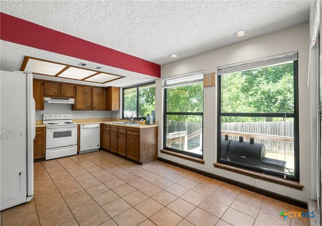 Photo 3 of Single family home for sale at 102 Chaparral St, San Marcos, TX 78666 | MLS# 619303 | Listing updated on 2026-09-15
