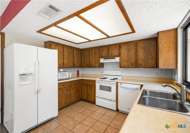 Photo 4 of Single family home for sale at 102 Chaparral St, San Marcos, TX 78666 | MLS# 619303 | Listing updated on 2026-09-15