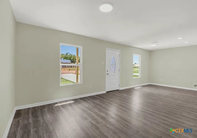 Photo 3 of Single family home for sale at 808 E 6th Street, Nixon, TX 78140 | MLS# 617586 | Listing updated on 2026-09-16