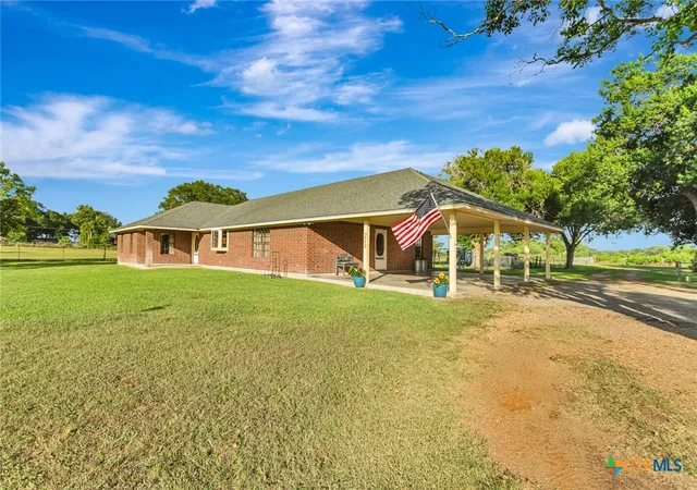 Photo 3 of Single family home for sale at 213 Wearden Dr, Victoria, TX 77904 | MLS# 619330 | Listing updated on 2026-08-11