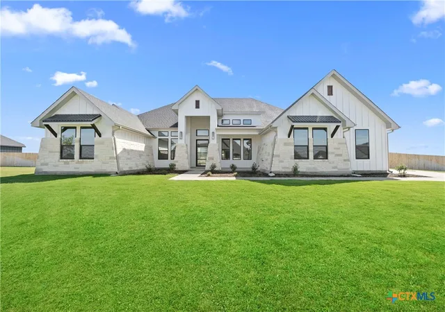Photo 2 of Single family home for sale at 6762 Kings Ml Dr, Salado, TX 76571 | MLS# 618983 | Listing updated on 2026-09-01