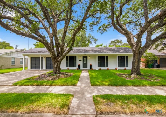 Photo 1 of Single family home for sale at 2308 E Loma Vista Ave, Victoria, TX 77901 | MLS# 619419 | Listing updated on 2026-09-11