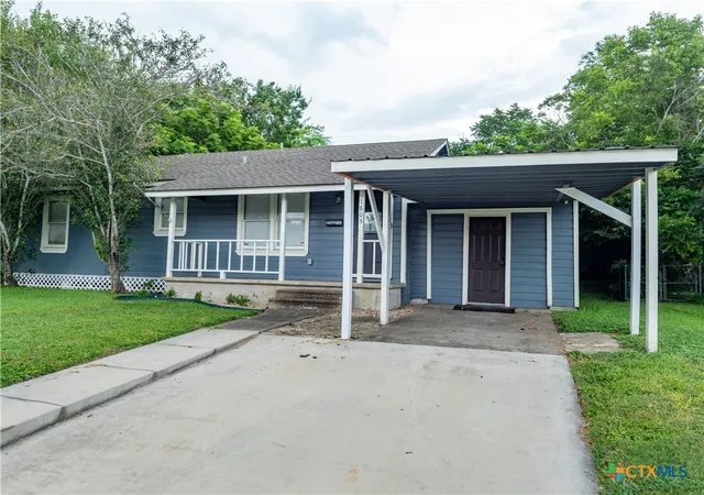 Photo 1 of Single family home for sale at 1805 E Crestwood Dr, Victoria, TX 77901 | MLS# 619510 | Listing updated on 2026-08-20