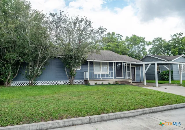 Photo 2 of Single family home for sale at 1805 E Crestwood Dr, Victoria, TX 77901 | MLS# 619510 | Listing updated on 2026-08-20