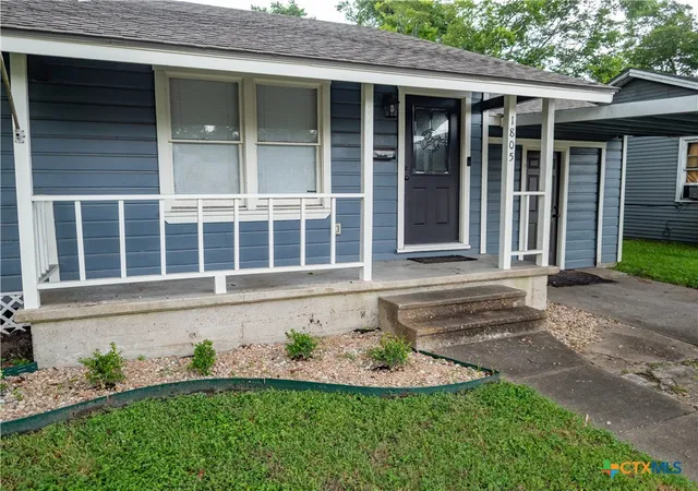 Photo 3 of Single family home for sale at 1805 E Crestwood Dr, Victoria, TX 77901 | MLS# 619510 | Listing updated on 2026-08-20