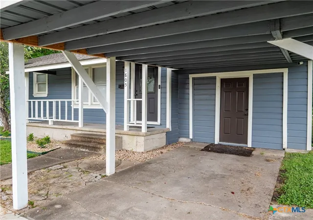 Photo 3 of Single family home for sale at 1805 E Crestwood Dr, Victoria, TX 77901 | MLS# 619510 | Listing updated on 2026-08-20