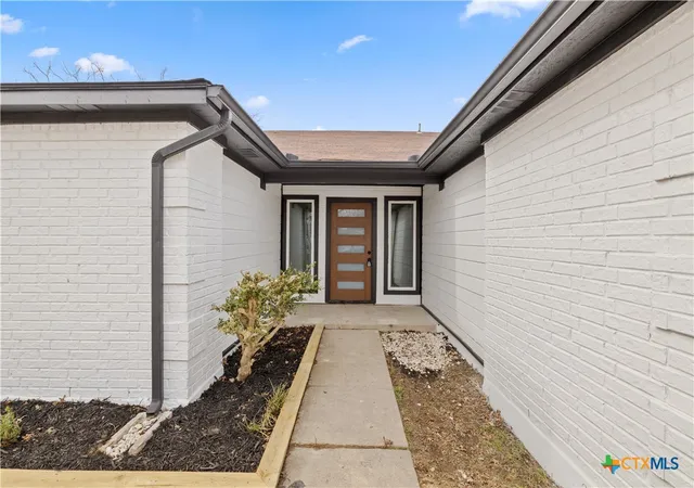 Photo 3 of Sale Pending at 804 Antelope Trl, Temple, TX 76504 | MLS# 619619 | Listing updated on 2026-10-02