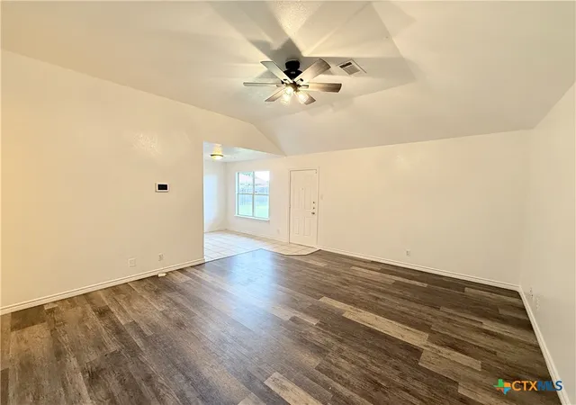 Photo 4 of Sale Pending at 3607 Crescent Dr, Killeen, TX 76543 | MLS# 619682 | Listing updated on 2026-09-09
