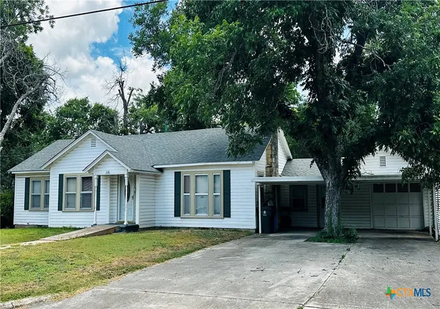 Photo 3 of Sale Pending at 226 Duggan St, Seguin, TX 78155 | MLS# 619715 | Listing updated on 2026-08-06