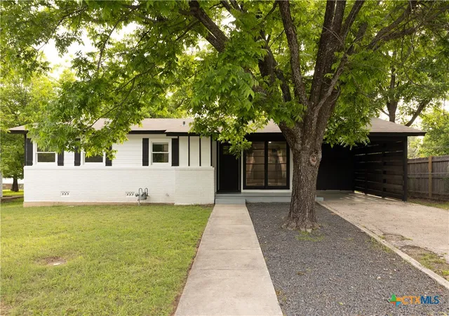 Photo 1 of Single family home for sale at 22 Steele St, Lampasas, TX 76550 | MLS# 619718 | Listing updated on 2026-09-01