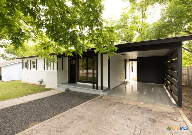 Photo 2 of Single family home for sale at 22 Steele St, Lampasas, TX 76550 | MLS# 619718 | Listing updated on 2026-09-01