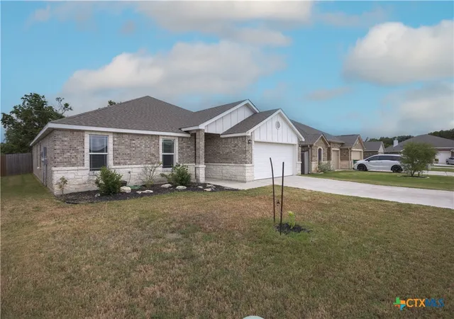 Photo 1 of Single family home for sale at 1711 Fossil Trl, Belton, TX 76513 | MLS# 619646 | Listing updated on 2026-09-26