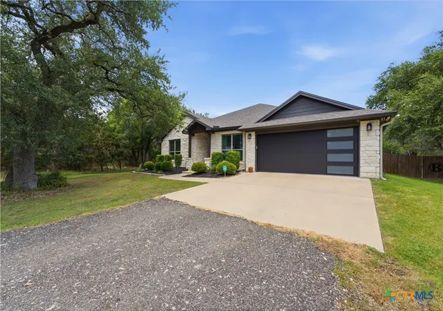 Photo 3 of Single family home for sale at 8410 Fm 2484, Salado, TX 76571 | MLS# 619611 | Listing updated on 2026-09-03