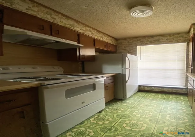 Listing Photo 2 - Condo for sale in building located at 1105 Parmer Ave, Killeen, TX 76541 - Unit #