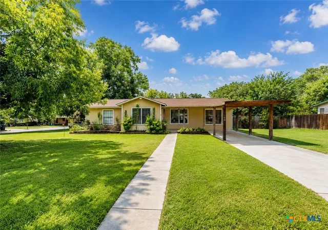 Photo 1 of Single family home for sale at 140 Hillcrest Dr, Luling, TX 78648 | MLS# 619866 | Listing updated on 2026-09-17