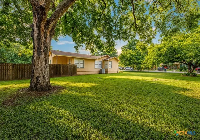 Photo 2 of Single family home for sale at 140 Hillcrest Dr, Luling, TX 78648 | MLS# 619866 | Listing updated on 2026-09-17