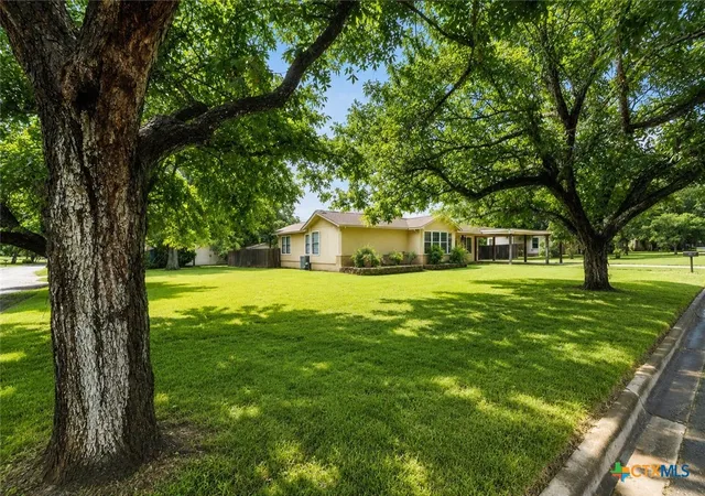 Photo 3 of Single family home for sale at 140 Hillcrest Dr, Luling, TX 78648 | MLS# 619866 | Listing updated on 2026-09-17