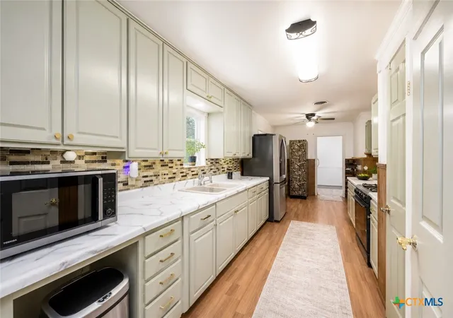 Photo 4 of Single family home for sale at 140 Hillcrest Dr, Luling, TX 78648 | MLS# 619866 | Listing updated on 2026-09-17